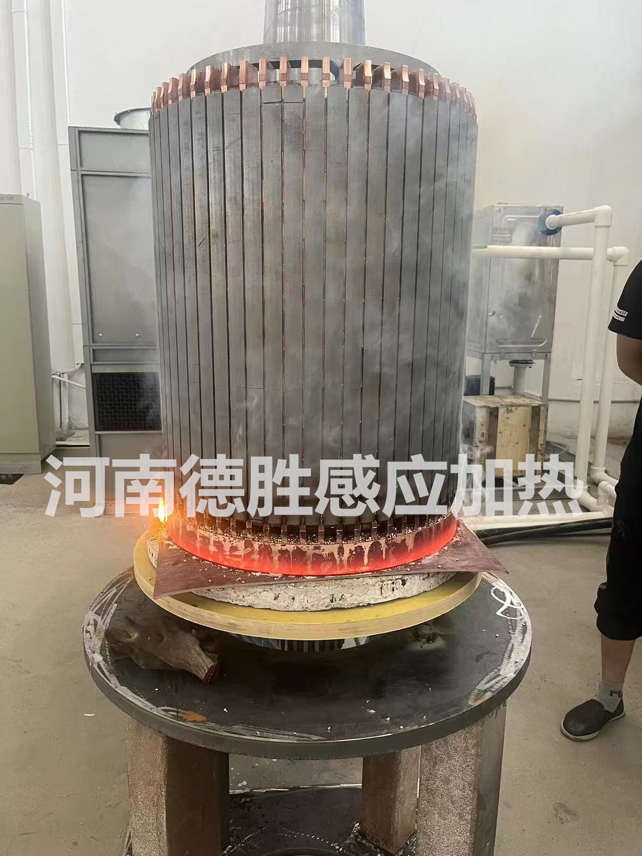 電機銅端環中頻釬焊設備工作現場 電機銅端環中頻釬焊設備工作現場